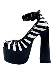 FRIGHT BLACK/WHITE PLATFORM HEELS